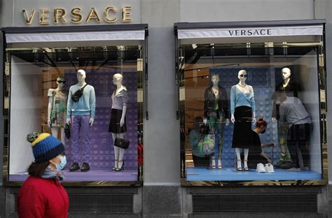 johnnidol 8 miliardi nel medio termin versace|Versace on Pace to Meet Target Sooner Than Expected.